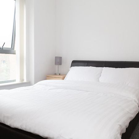 Serviced Apartment In Liverpool City Centre - Free Parking - Balcony - By Happy Days المظهر الخارجي الصورة