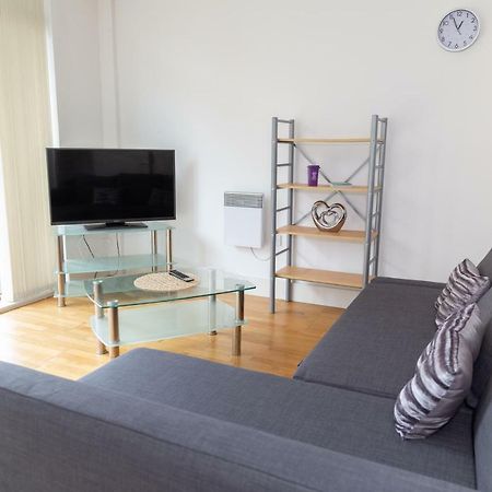 Serviced Apartment In Liverpool City Centre - Free Parking - Balcony - By Happy Days المظهر الخارجي الصورة