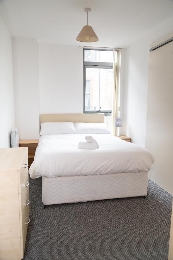 Serviced Apartment In Liverpool City Centre - Free Parking - Balcony - By Happy Days المظهر الخارجي الصورة