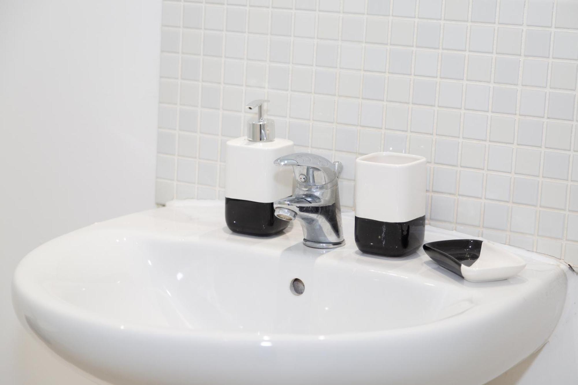 Serviced Apartment In Liverpool City Centre - Free Parking - Balcony - By Happy Days المظهر الخارجي الصورة