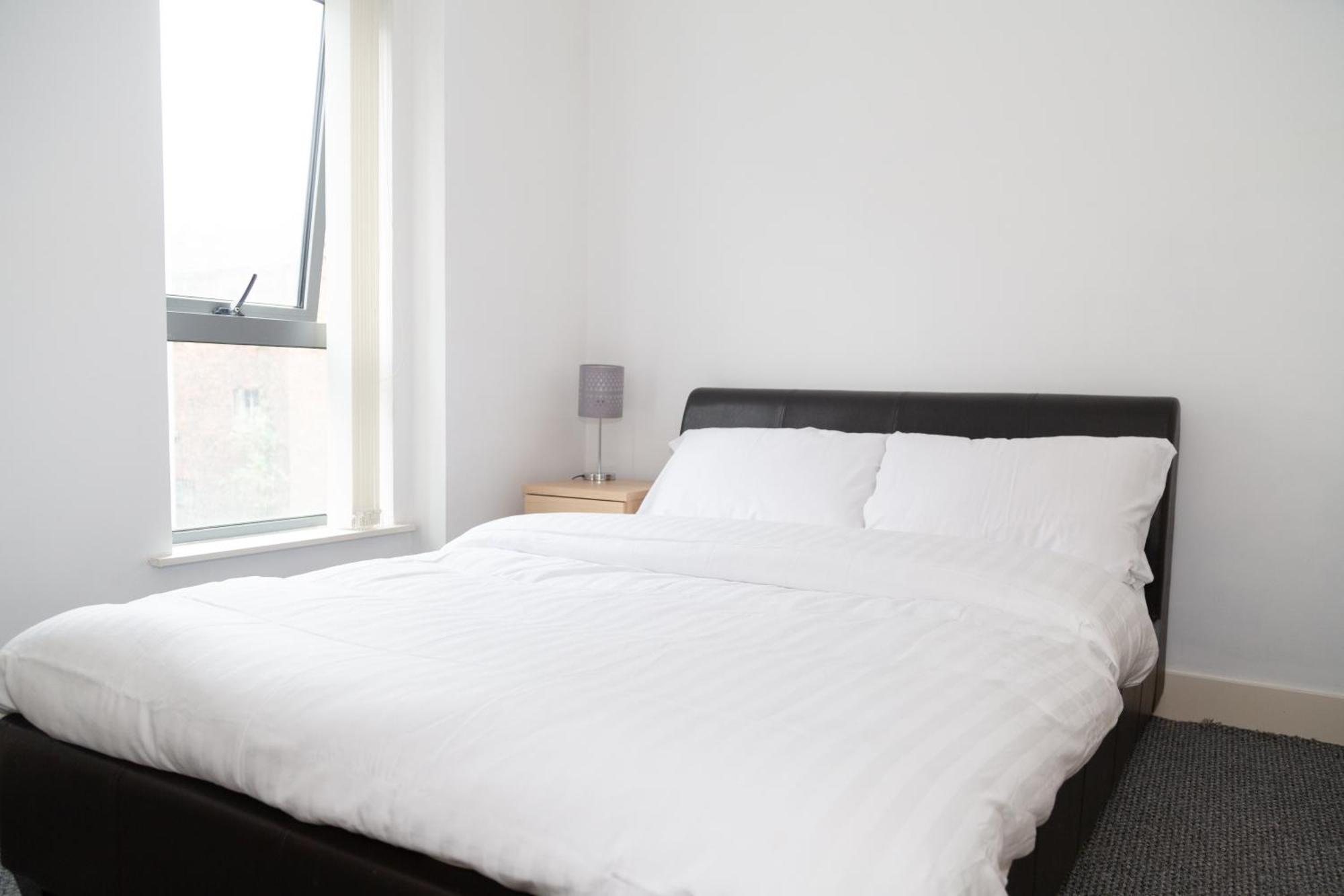 Serviced Apartment In Liverpool City Centre - Free Parking - Balcony - By Happy Days المظهر الخارجي الصورة