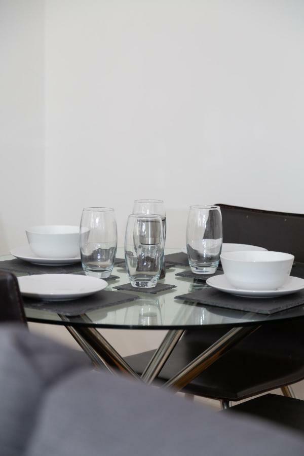 Serviced Apartment In Liverpool City Centre - Free Parking - Balcony - By Happy Days المظهر الخارجي الصورة
