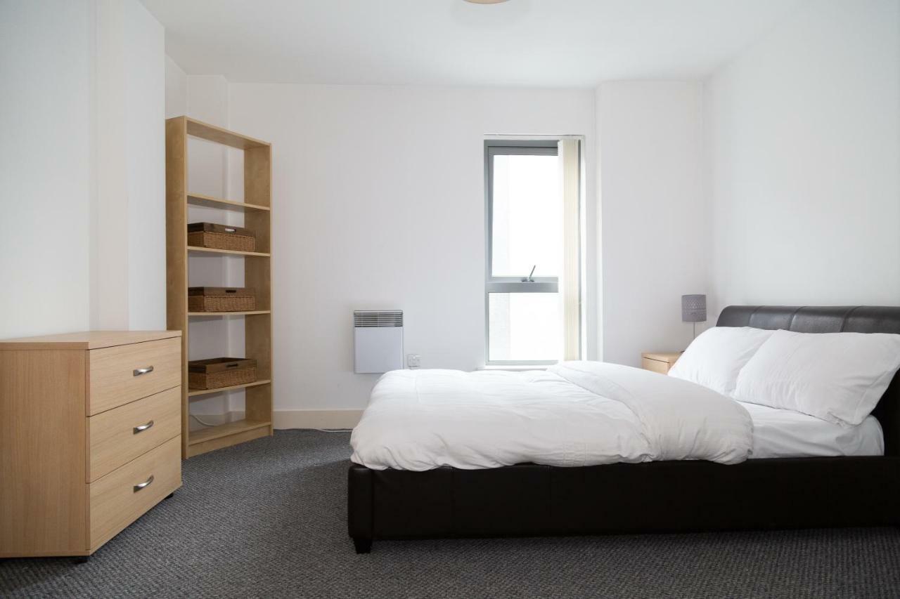 Serviced Apartment In Liverpool City Centre - Free Parking - Balcony - By Happy Days المظهر الخارجي الصورة