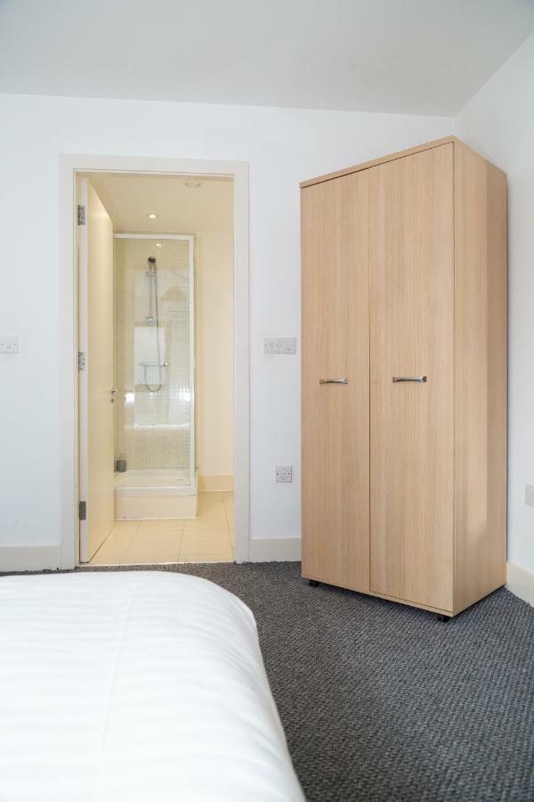 Serviced Apartment In Liverpool City Centre - Free Parking - Balcony - By Happy Days المظهر الخارجي الصورة