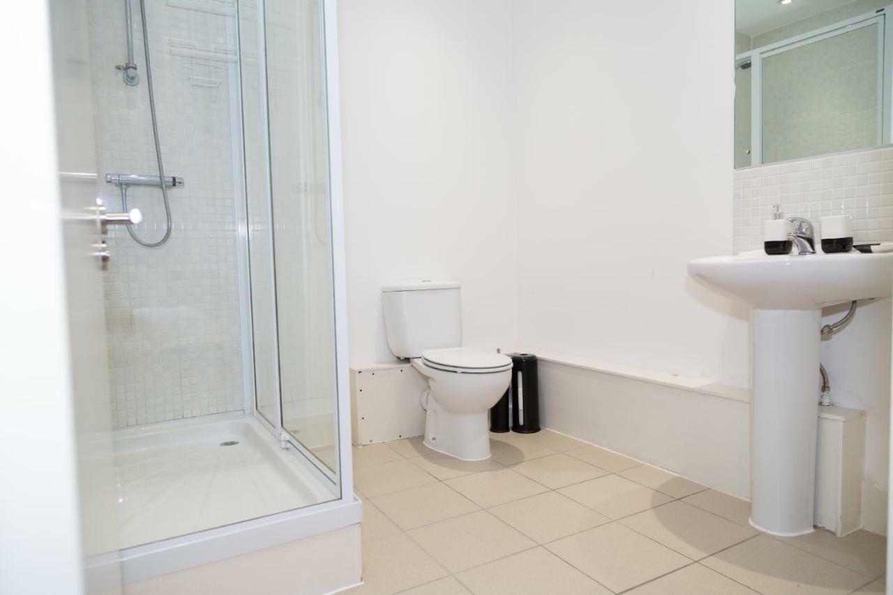 Serviced Apartment In Liverpool City Centre - Free Parking - Balcony - By Happy Days المظهر الخارجي الصورة